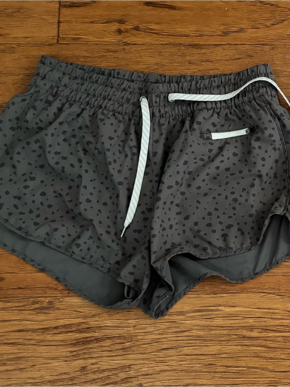 Vuori medium 2.5” clementine shorts